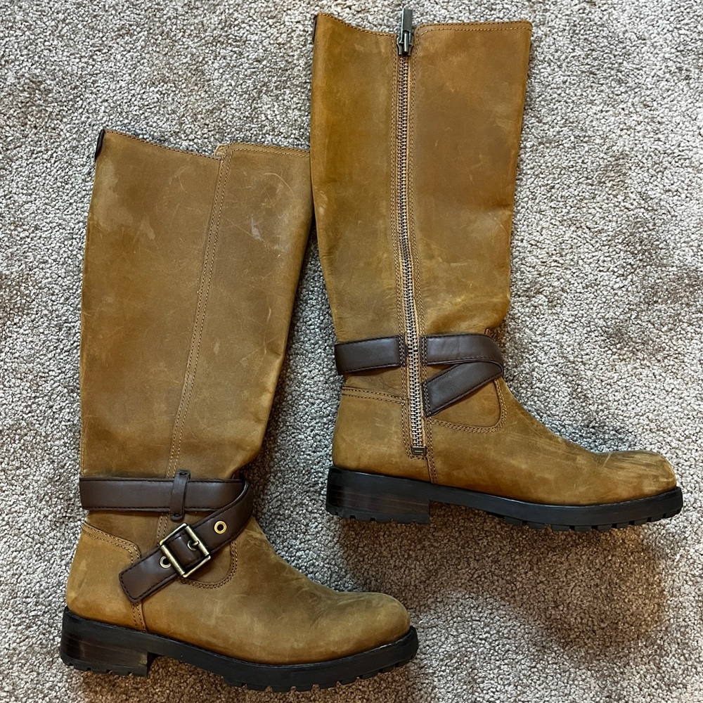 UGG brown riding boots! Light brown with white fur!